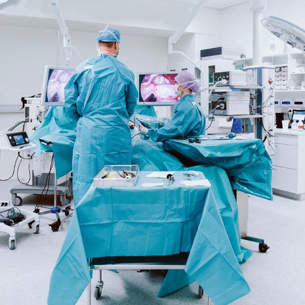 Kits estériles personalizados según la necesidad del cliente, compuestos por los elementos necesarios según especialidad quirúrgica y listos para utilizar.